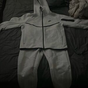 white / light grey nike tech size medium